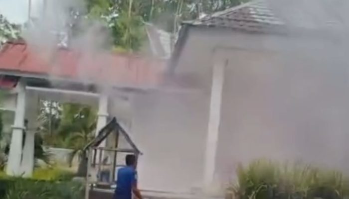Karhutla Kembali Melanda Tiga Kecamatan di Konsel, Damkarmat Bergerak Cepat