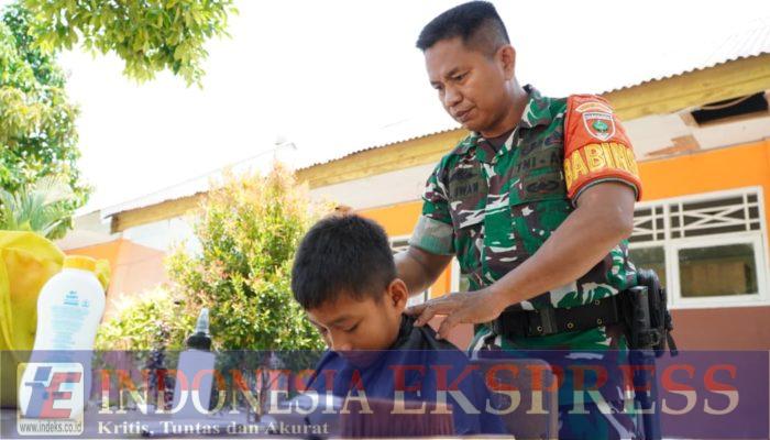 Babinsa di Luwu Utara Buka Cukur Rambut Gratis, Sasar Pelajar hingga Petani