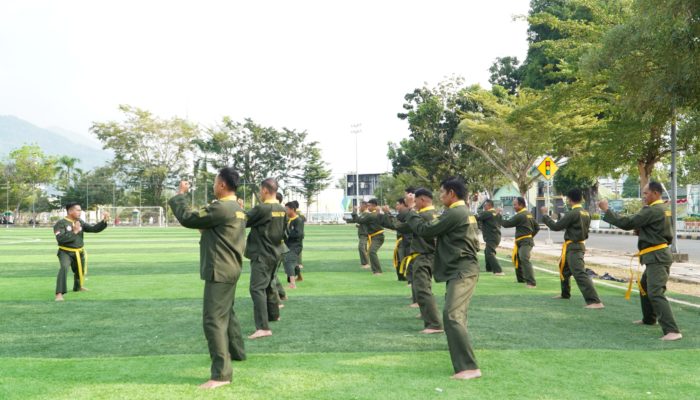 Asah Kemampuan Jarak Dekat, Prajurit Kodim 1403/Palopo Gembleng Diri Lewat Pencak Silat Militer