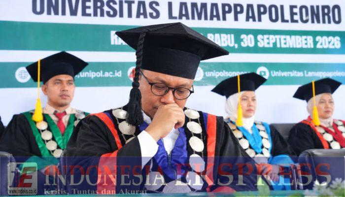 22 Magister Perdana UNIPOL Diwisuda, Nurmal Idrus Tak Kuasa Menahan Haru