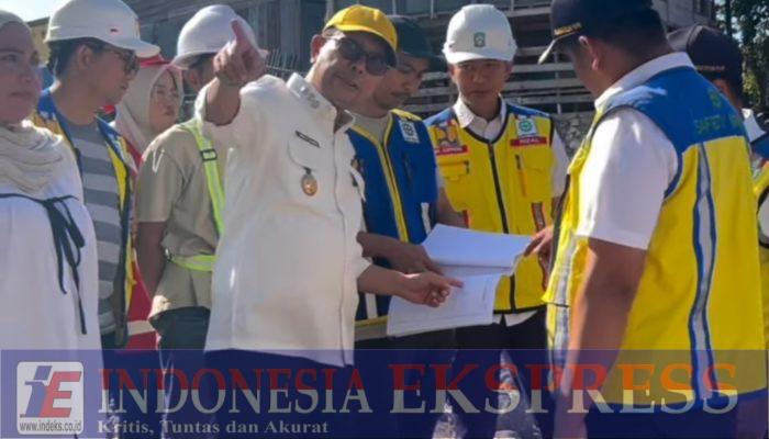 Pastikan Sesuai Target, Bupati Soppeng Pantau Langsung Pembangunan Jembatan Cenrana