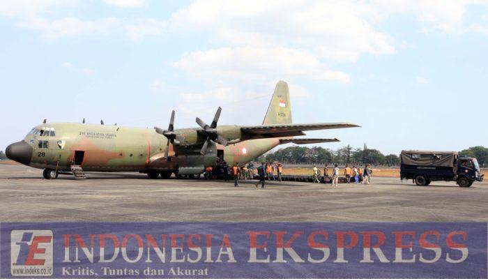 Hercules TNI AU Kembali Mendarat di Lanud Sjamsudin Noor, Bawa 500 Koli APD untuk Penanganan Karhutla