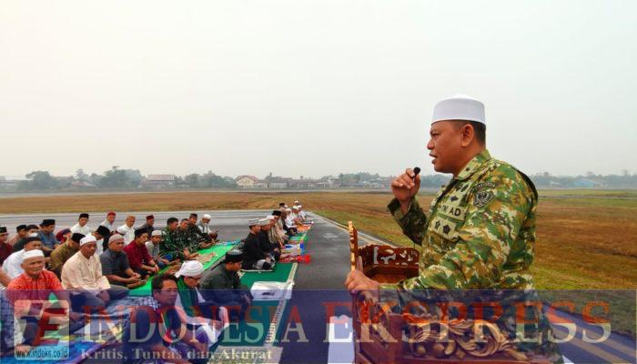 Satgas Kahurtla TNI Gelar Sholat Istisqo dan Sosialisasi di Melawi