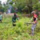 Gotong Royong TNI dan Warga Batom Sambut HUT Ke-81 TNI