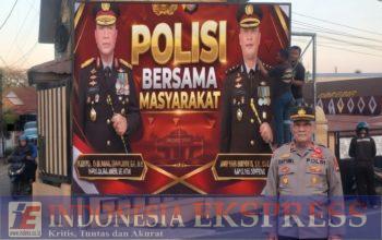 Aksi Kompak AKP Asep Sibli dan Personel Dirikan Baliho Baru di Gerbang Mako, Polsek Lalabata Siap Wujudkan “Polisi Bersama Masyarakat”