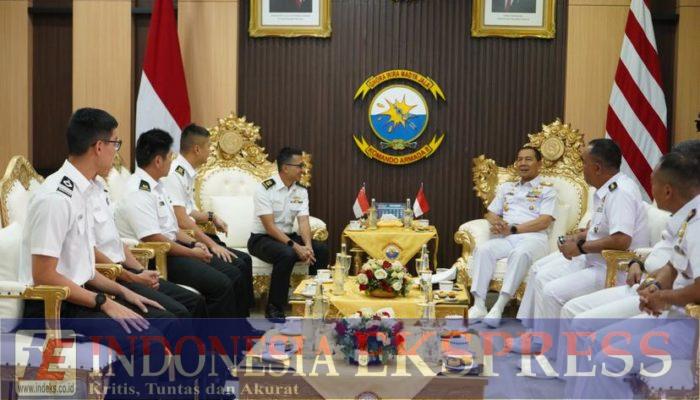 Pangkoarmada II Terima Courtesy Call Komandan RSS Stalwart-72, Perkuat Persahabatan TNI AL dan RSN