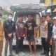 Responsif Laporan Petugas Kesehatan, Bhabinkamtibmas Lapajung Bantu Evakuasi Pasien ke RSUD Latemmamala